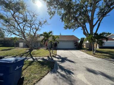 Main picture of 6535 Waterford Cir