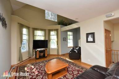 Main picture of 3921 N Francisco Ave