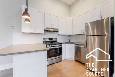 Main picture of 2047 N Hoyne Ave