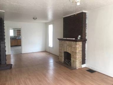 Main picture of 1041 W Poplar St