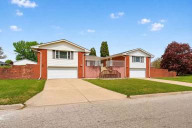 Main picture of 5870 Garrett Ln