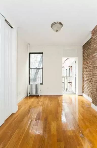 Main picture of 493 2nd Ave