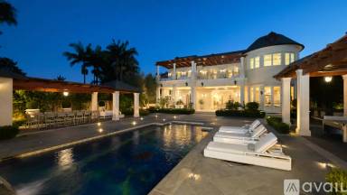 Main picture of 718 N Rodeo Dr
