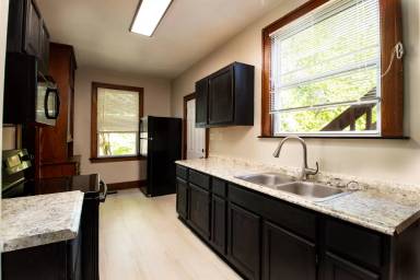 Main picture of 450 Olden Ave