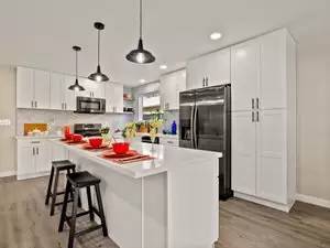 Main picture of 2058 Malcolm St