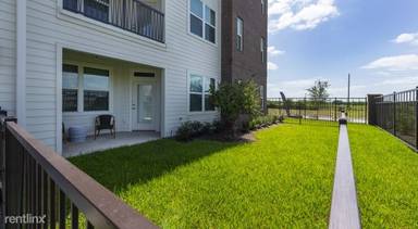 Main picture of 101 E Main St