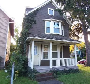Main picture of 1072 Genesee St