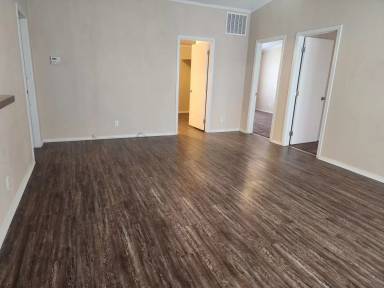 Main picture of 333 E Lime St