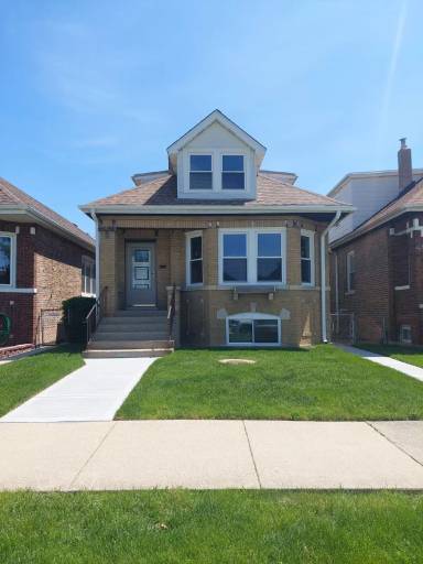Main picture of 6227 S Komensky Ave