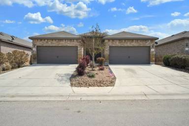 Main picture of 210 Joanne Cv