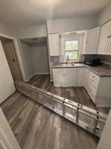 Main picture of 15918 Pythias Ave