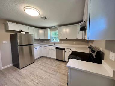 Main picture of 2818 Highway 14 E
