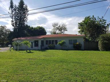 Main picture of 2198 NE 185th St