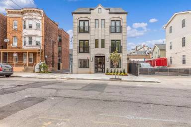 Main picture of 174 Myrtle Ave