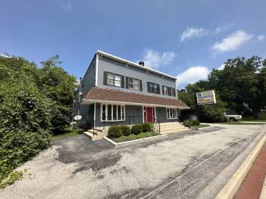 Main picture of 40 W 73rd Ave