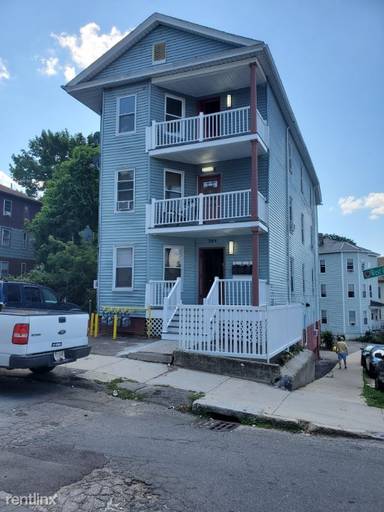 Main picture of 204 Dewey St