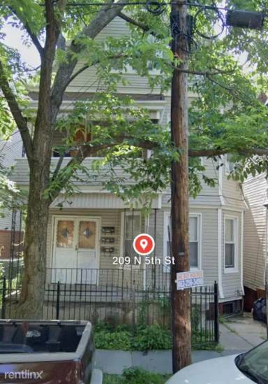 Main picture of 209 N 5th St