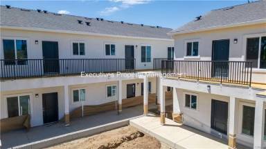 Main picture of 40 W 13th St
