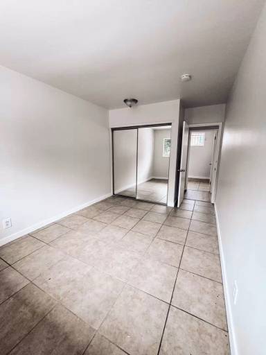 Main picture of 1241 E 15th St