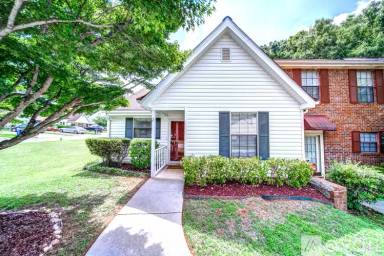 Main picture of 1072 Travelers Trl NW