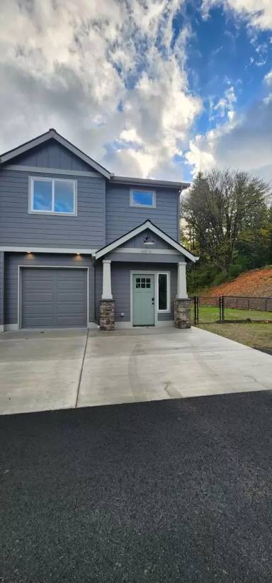 Main picture of 352 Cemetery Rd