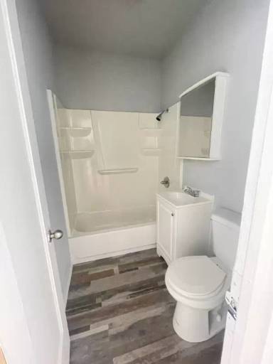 Main picture of 7924 S Kingston Ave