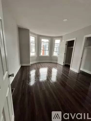Main picture of 1332 N Hobart St