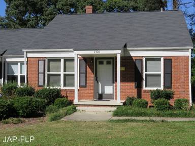 Main picture of 2308 Lyon St