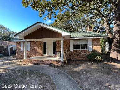 Main picture of 712 Powell Dr