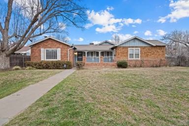Main picture of 2202 30th St