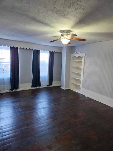 Main picture of 32 N Main St