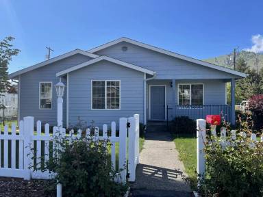 Main picture of 526 E Wapato Ave