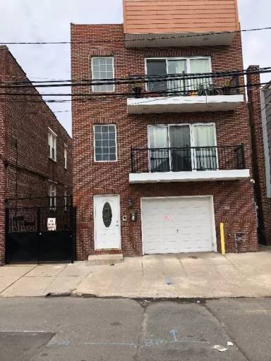 Main picture of 244 E Kinney St