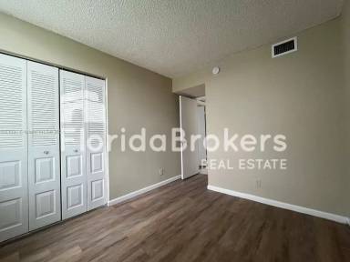 Main picture of 212 Lake Pointe Dr