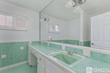 Main picture of 3020 Dove St