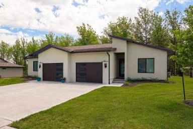 Main picture of 107 E Maplewood Ln