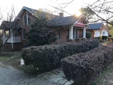 Main picture of 43 Crestview St