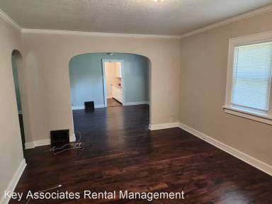 Main picture of 446 NE Arter Ave