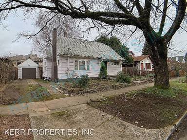 Main picture of 5803 SE Lafayette St