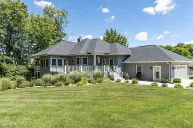 Main picture of 6660 Rose Arbour Ave
