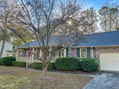 Main picture of 902 Law Ln