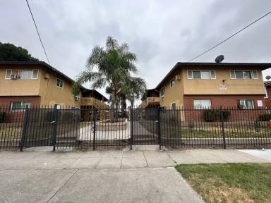 Main picture of 1537 N Sierra Way