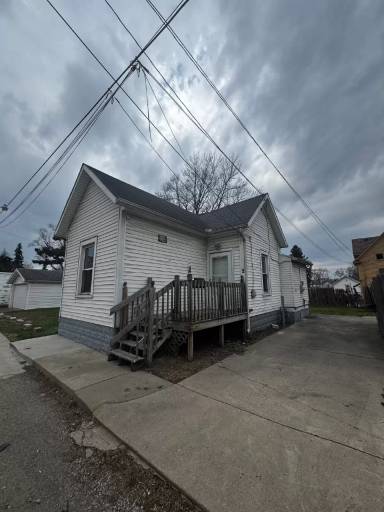 Main picture of 2 Riverside Ct