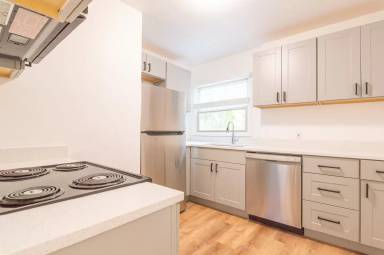 Main picture of 4841 E Burnside St