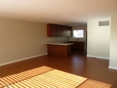 Main picture of 2900 Carmel St