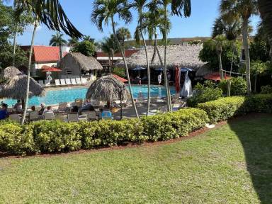 Main picture of 2555 Tamiami Trl N