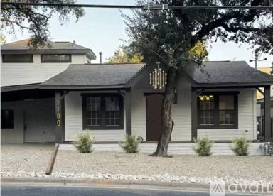 Main picture of 1100 S 5th St