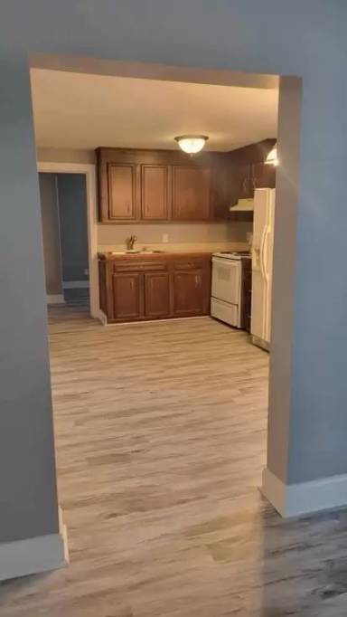 Main picture of 8 E Oneida St
