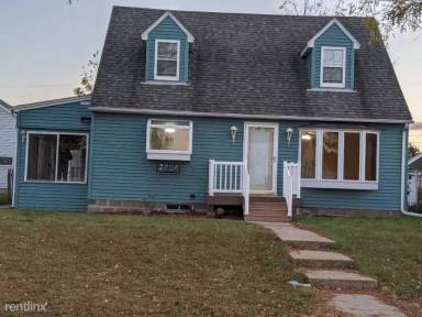 Main picture of 2704 Lincoln Ave