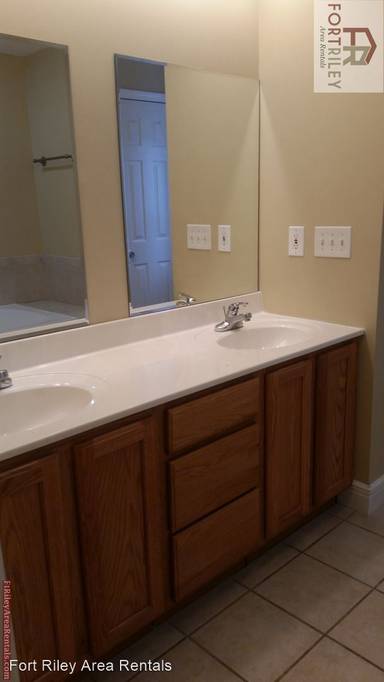 Main picture of 612 W 8th St